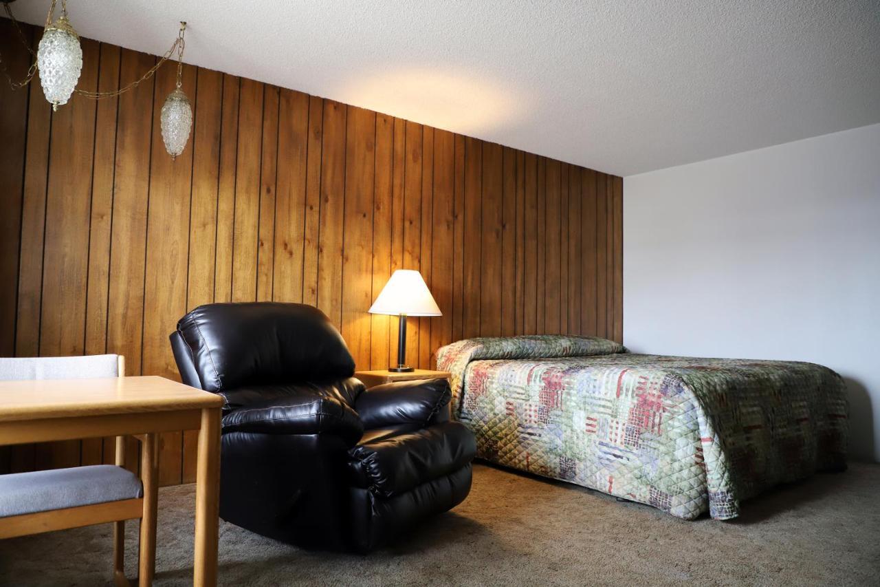 Big Sky Motel Roundup Buitenkant foto