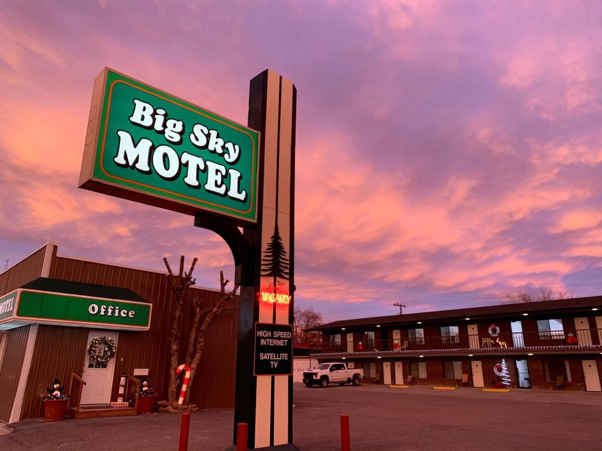 Big Sky Motel Roundup Buitenkant foto